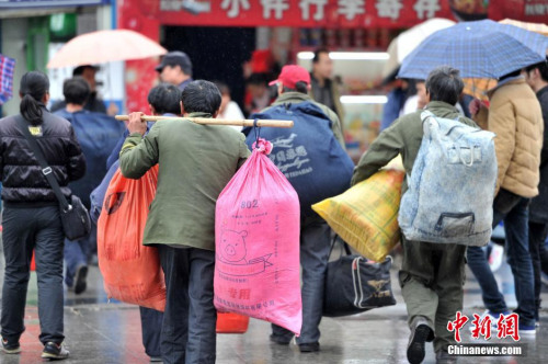 聚焦春節“恐歸族”：近鄉情怯，恐懼何來(lái)？(圖)